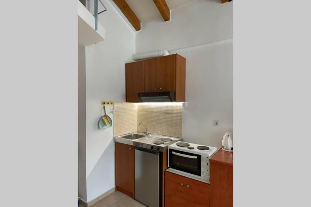 Attic Studio Stay Каламата Экстерьер фото